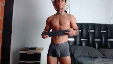 Snapshot of erosscott chatting on 22, 12, 2025 Eros online show from 22, 12, 2025