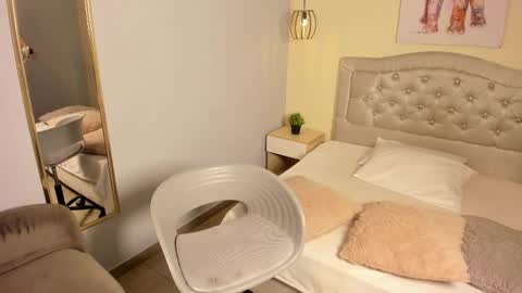 Escarlet online show from 10, 11, 2025