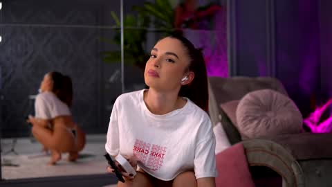 Snapshot of esmeainsley chatting on 5, 12, 2024 Raluca online show from 5, 12, 2024