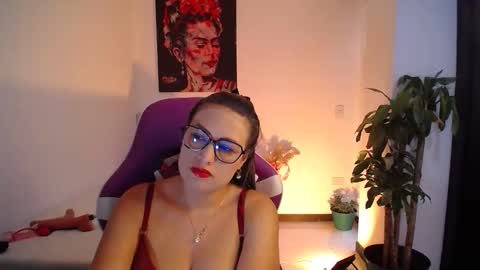 Esmeralda online show from 31, 10, 2025