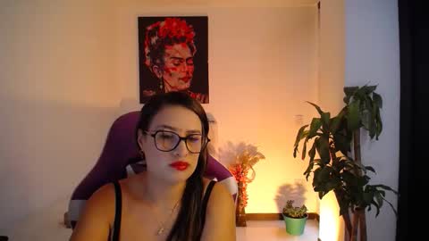 Esmeralda online show from 2, 11, 2025