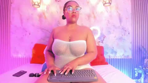 esmeralda online show from 2, 3, 2025