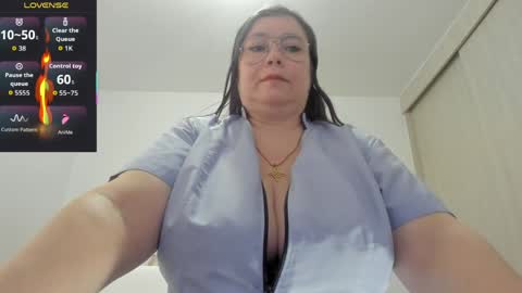 Esmeralda online show from 5, 5, 2026