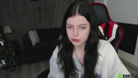 esteria online show from 2, 1, 2025