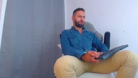 Snapshot of esteban7984068 chatting on 6, 12, 2024 esteban online show from 6, 12, 2024