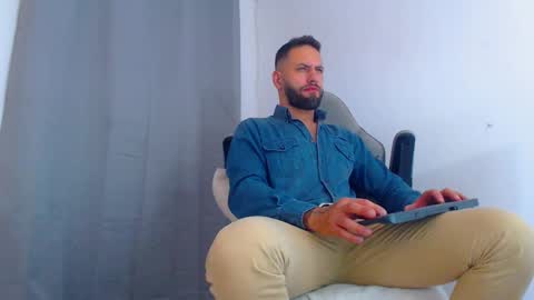 Snapshot of esteban7984068 chatting on 15, 12, 2024 esteban online show from 15, 12, 2024