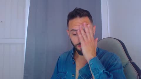 Snapshot of esteban7984068 chatting on 19, 12, 2024 esteban online show from 19, 12, 2024