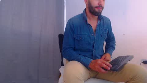 Snapshot of esteban7984068 chatting on 28, 12, 2024 esteban online show from 28, 12, 2024