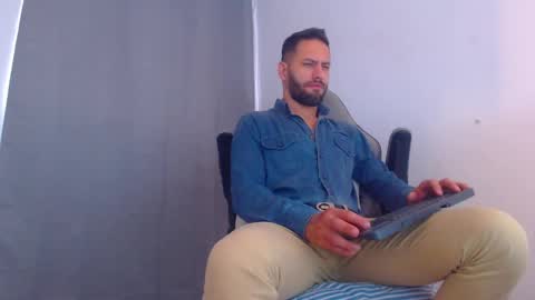 Snapshot of esteban7984068 chatting on 30, 12, 2024 esteban online show from 30, 12, 2024