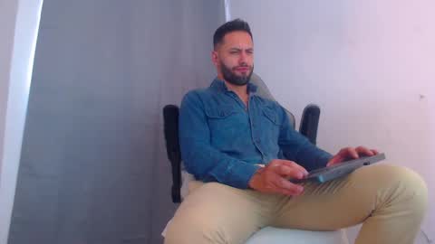 Snapshot of esteban7984068 chatting on 4, 1, 2025 esteban online show from 4, 1, 2025