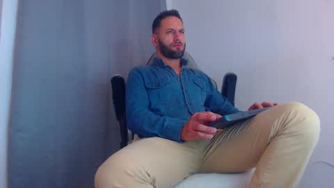 Snapshot of esteban7984068 chatting on 23, 1, 2025 esteban online show from 23, 1, 2025