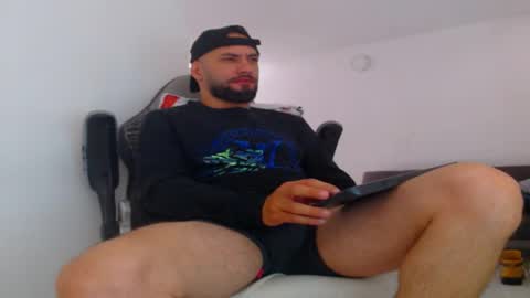 Snapshot of esteban7984068 chatting on 25, 9, 2025 esteban online show from 25, 9, 2025