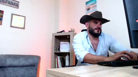 Esteban Fernandez online show from 4, 5, 2026