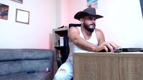 Esteban Fernandez online show from 6, 5, 2026