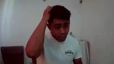 Snapshot of esteban_verg chatting on 24, 10, 2025 wailer1996 online show from 24, 10, 2025