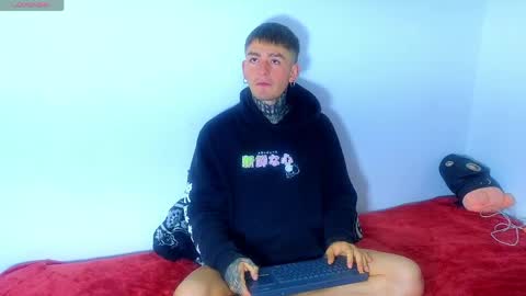 Esteban independent model online show from 16, 4, 2026