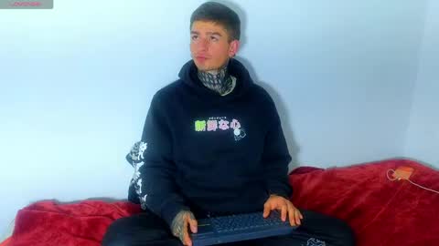 Esteban independent model online show from 4, 5, 2026
