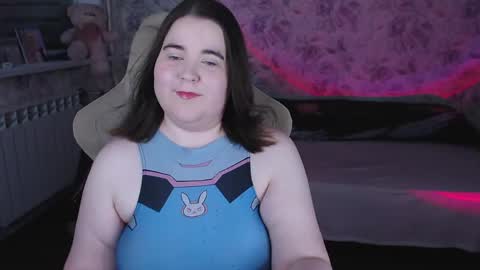 estelle_hicks online show from 12, 4, 2026