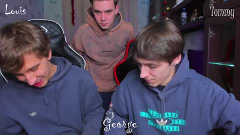 Snapshot of esthetics_boys chatting on 2, 1, 2025 LOUIS online show from 2, 1, 2025