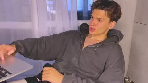 Snapshot of estremecerse chatting on 25, 6, 2026 Alex online show from 25, 6, 2026