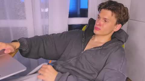 Snapshot of estremecerse chatting on 2, 7, 2026 Alex online show from 2, 7, 2026