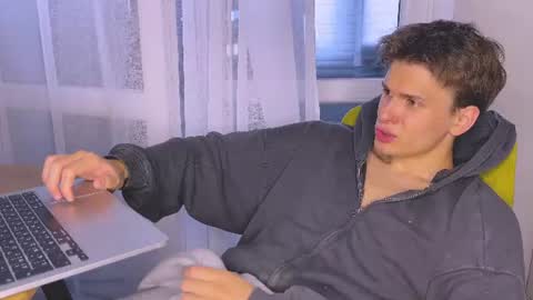 Snapshot of estremecerse chatting on 3, 7, 2026 Alex online show from 3, 7, 2026