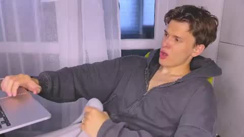 Snapshot of estremecerse chatting on 4, 7, 2026 Alex online show from 4, 7, 2026