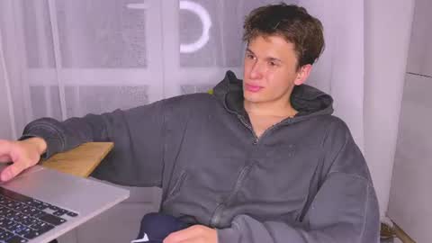 Snapshot of estremecerse chatting on 7, 7, 2026 Alex online show from 7, 7, 2026