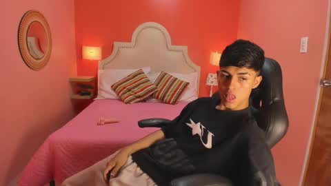 E T H A N  online show from 22, 12, 2025