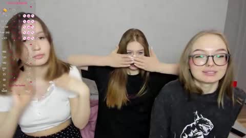 Snapshot of eumomino chatting on 20, 2, 2025 Veronica Tiia Lilith left to right online show from 20, 2, 2025