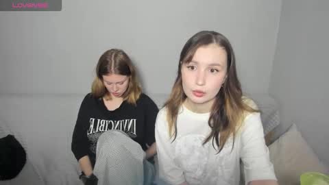 Snapshot of eumomino chatting on 25, 9, 2025 Veronica Tiia Lilith left to right online show from 25, 9, 2025