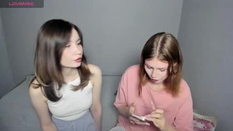 Snapshot of eumomino chatting on 29, 9, 2025 Veronica Tiia Lilith left to right online show from 29, 9, 2025