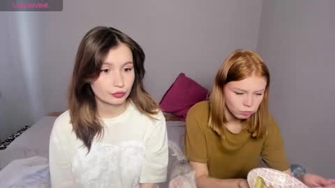 Snapshot of eumomino chatting on 6, 10, 2025 Veronica Tiia Lilith left to right online show from 6, 10, 2025