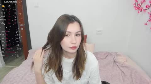 Veronica Tiia Lilith left to right online show from 17, 2, 2026