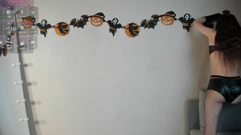 Molly online show from 5, 10, 2025