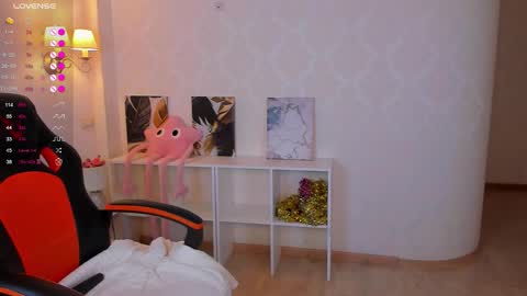 Im Eva online show from 12, 2, 2026