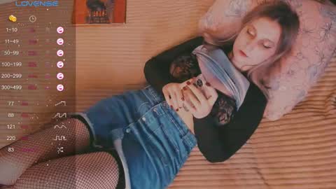 Snapshot of eva_gloss chatting on 3, 10, 2025 Eva online show from 3, 10, 2025