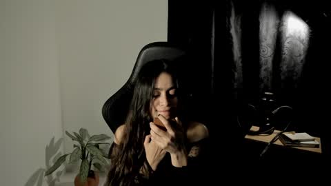 eva_monn online show from 28, 12, 2024