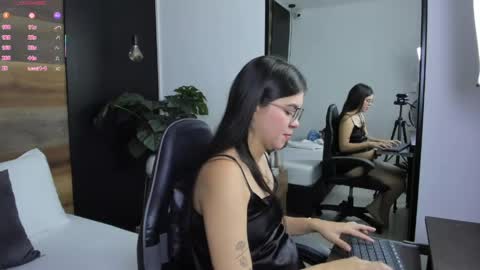 E V A  online show from 6, 5, 2026