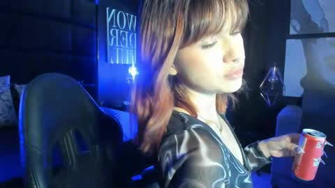 Snapshot of eva_viulet chatting on 19, 4, 2026 MISS EVY online show from 19, 4, 2026