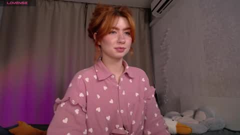Snapshot of evaa_moonn_ chatting on 12, 10, 2025 Eva online show from 12, 10, 2025