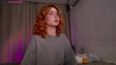 Snapshot of evaa_moonn_ chatting on 2, 11, 2025 Eva online show from 2, 11, 2025