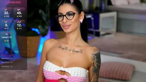 Snapshot of evaamanti chatting on 5, 11, 2025 Eva online show from 5, 11, 2025