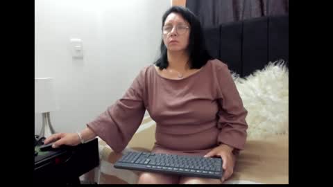 Snapshot of evaaross chatting on 5, 1, 2025 Eva online show from 5, 1, 2025