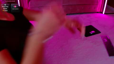 Snapshot of evanew_ chatting on 19, 9, 2025 Eva online show from 19, 9, 2025