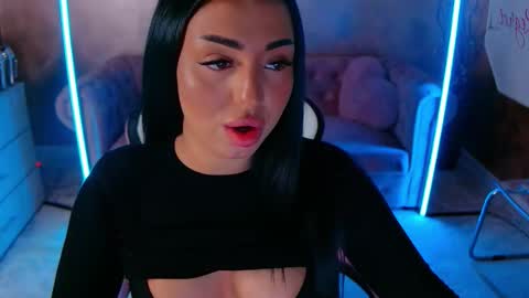 Snapshot of evanew_ chatting on 19, 10, 2025 Eva online show from 19, 10, 2025