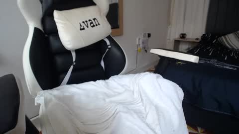 Snapshot of evans_king chatting on 28, 2, 2025 Evan online show from 28, 2, 2025