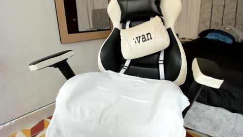 Snapshot of evans_king chatting on 12, 3, 2025 Evan online show from 12, 3, 2025