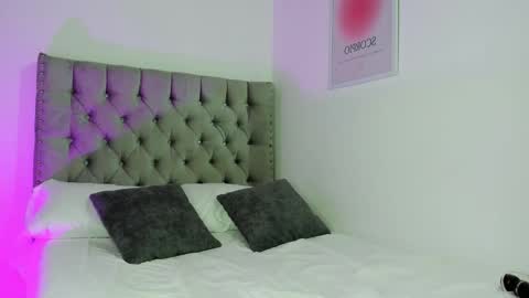 Eva Olimpo online show from 4, 12, 2025