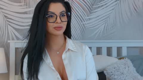 Snapshot of evareyss chatting on 6, 1, 2025 evareyss online show from 6, 1, 2025